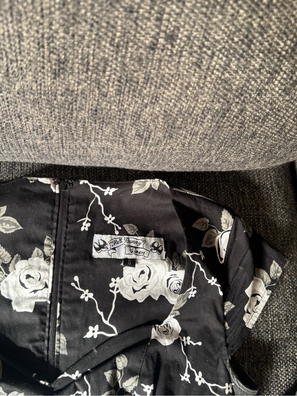 Hell Bunny Black & White Rose Fit And Flare Midi Dress - Picture 5 of 7